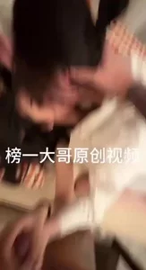 双飞极品骚母狗（白虎和黑森林）